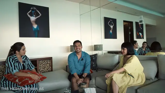 Vanessa Angel dan Bibi Ardiansyah dalam konten Ashanty. (Foto: YouTube The Hermansyah A6)