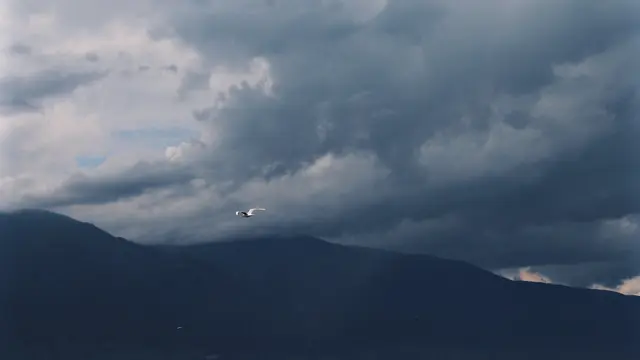 Ilustrasi langit, awan mendung
