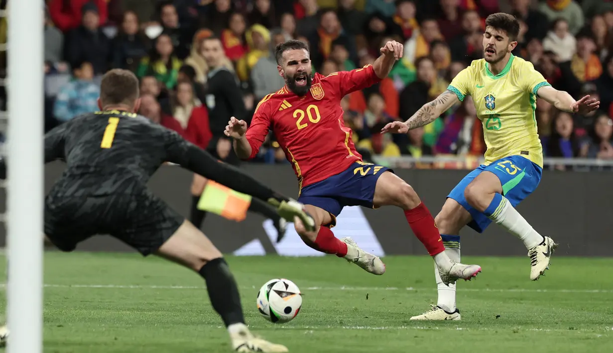 Timnas Spanyol menambah gol lewat aksi Dani Olmo di menit ke-36. (Thomas COEX/AFP)