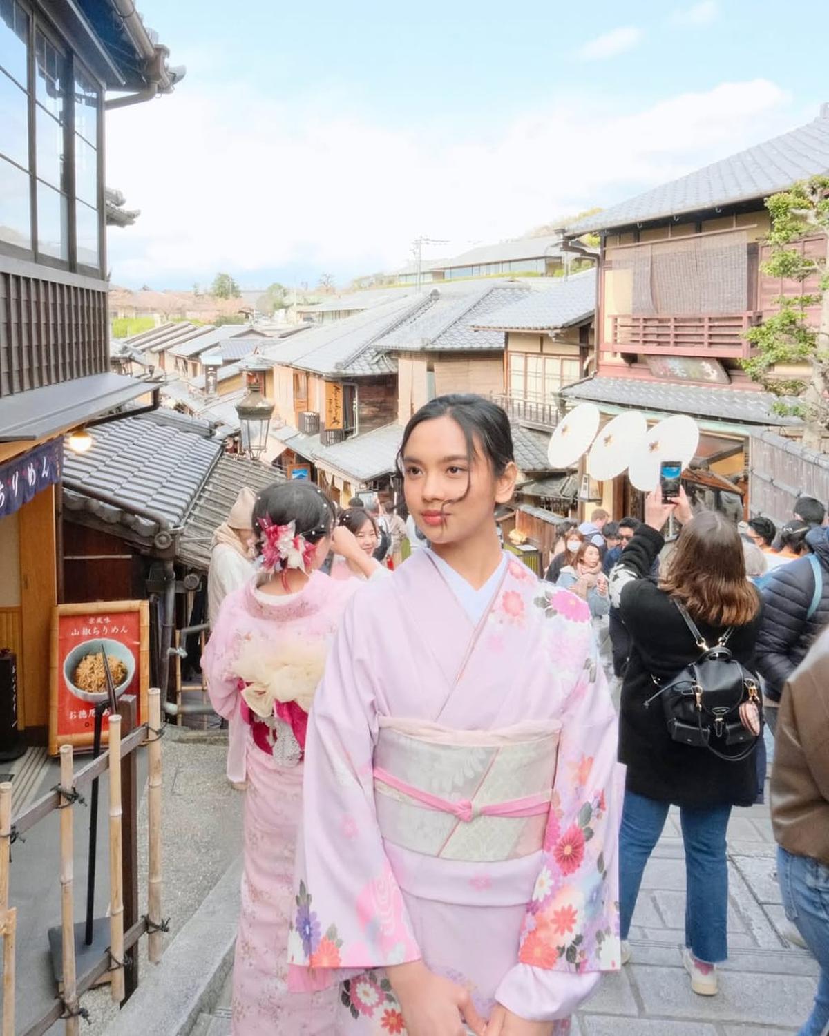 Potret Cantik Lyodra Lliburan ke Jepang, Outfit Kimono Bikin Makin Kinclong
