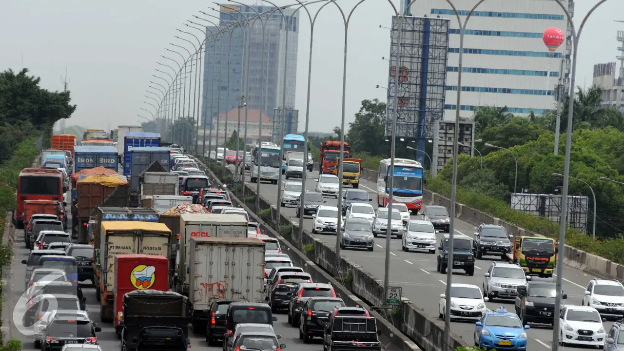 20151224-Macet-Jakarta-Helmi-Afandi