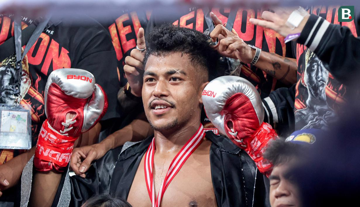 Nelson merayakan kemenangan atas Dewa Aji dalam duel panas Byon Madness Vol.3 yang digelar di Studio 6 Emtek, Jakarta, Sabtu (28/2/2026). (Bola.com/Nur Iman Ali)