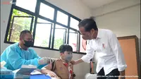 Kala Jokowi Ikut Menenangkan Anak-anak yang Takut Divaksinasi Covid-19