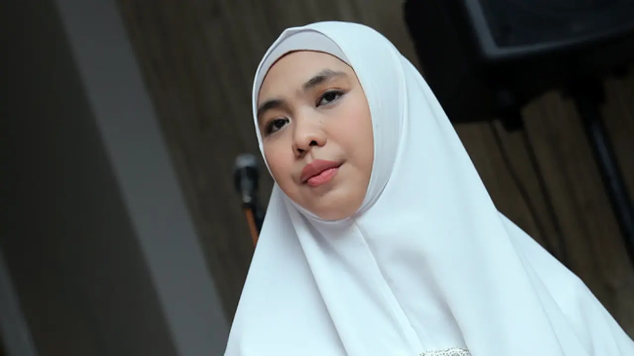 [Bintang] Oki Setiana Dewi