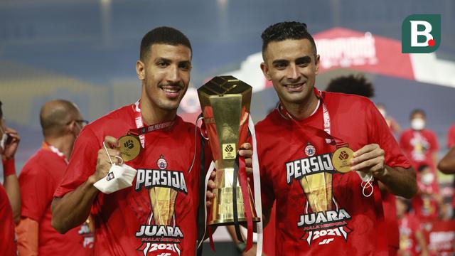 FOTO: Juara, Persija Angkat Trofi Piala Menpora 2021