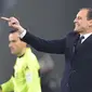 Pelatih Juventus, Massimiliano Allegri, saat melawan Inter Milan pada laga Serie A di Stadion Allianz, Turin, Jumat (7/12). Juventus menang 1-0 atas Inter Milan. (AP/Andrea Di Marco)