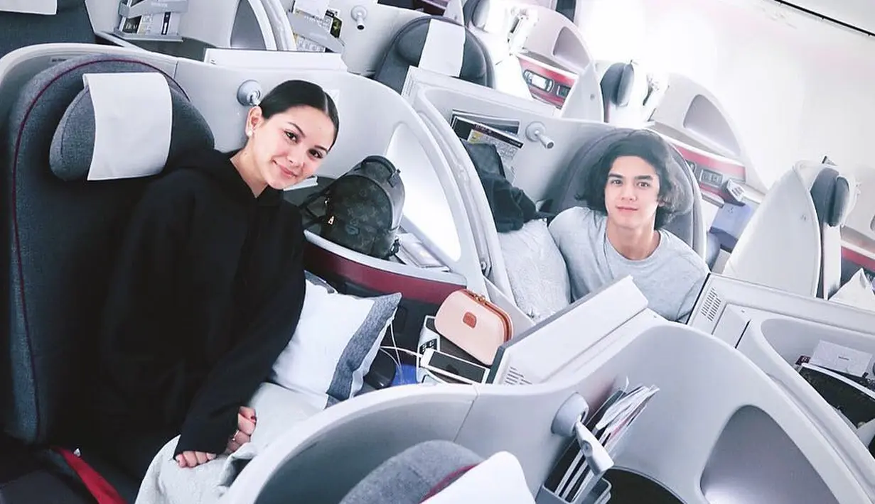 Hubungan Al dan Alyssa sepertinya sudah semakin dekat. Bahkan, Alyssa juga sudah akrab dengan Maia Estianty, ibunda dari sang kekasih. (Instagram/alghazali7)