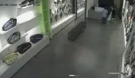 Aksi 2 Pria Curi Raket Padel di Jakbar Terekam CCTV