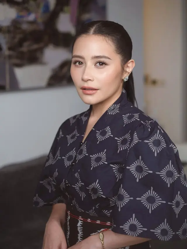 Batik Modern Berwarna Biru