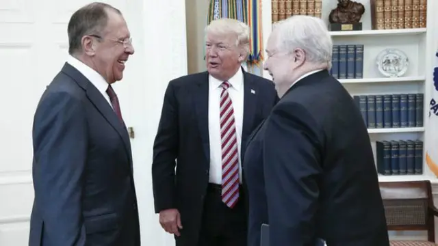 Donald Trump, Menteri Luar Negeri Rusia Sergey Lavrov, dan Duta Besar Rusia untuk AS Sergei Kislyak