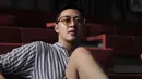 <p>Adhyra Yudhi juga bisa membuat penampilan yang sporty, semi formal, hingga macho hanya dengan memakai celana pendek. (Foto: instagram.com/@adhyrayudhi)</p>