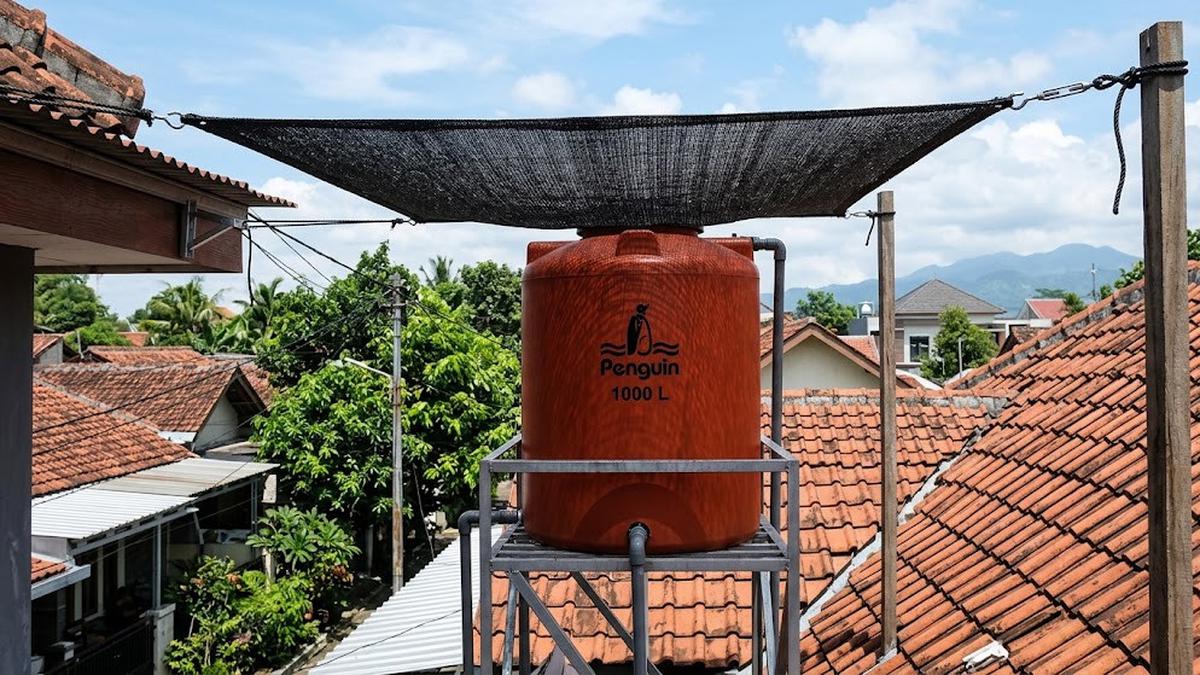 7 Cara Mencegah Pertumbuhan Lumut pada Toren, Kurangi Paparan Sinar Matahari