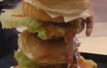 Disajikan Setinggi 25 Cm, Burger Unik di Labuhanbatu Utara Ini Punya Sensasi Beda