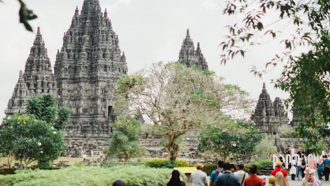 20 Rekomendasi Tempat Makan Enak Dekat Prambanan, Beragam Menu yang Menggugah Selera