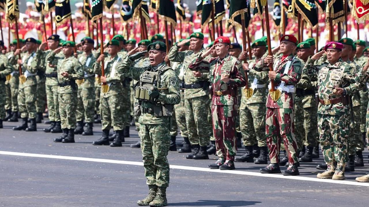 VIDEO: Profil Pangkostrad Letjen TNI Fadjar, Eks Ajudan Jokowi Dipuji Probowo Depan Panglima