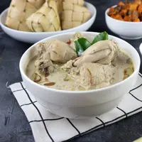 Ilustrasi opor ayam kuah putih./Copyright shutterstock.com/g/Ketut+Mahendri