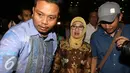 Bupati Indramayu, Anna Sophanah diduga menerima gratifikasi satu unit mobil dari terdakwa kasus pencucian uang Panitera PN Jakpus, Rohadi, Jakarta, Selasa (20/9). (Liputan6.com/Helmi Afandi)