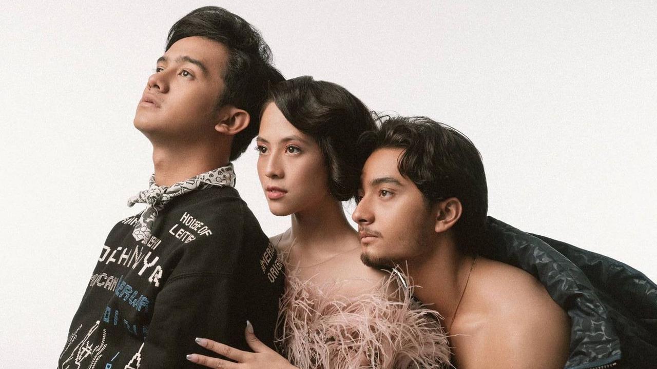 Gaya Pemotretan Adhisty Zara Bareng Bryan Domani dan Kevin Ardilova. (Sumber: Instagram/winstongomez)