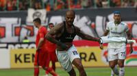 Selebrasi pemain Persib Bandung, David Da Silva setelah menjebol gawang Persija Jakarta pada laga pekan ke-11 BRI Liga 1 2023/2024 di Stadion Patriot Candrabhaga, Bekasi, Sabtu (2/9/2023). (Bola.com/Ikhwan Yanuar)