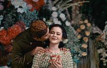 Penuh Tawa Bahagia, Berikut ini 8 Potret Bella Bonita dan Denny Caknan Jalani Prosesi Mitoni