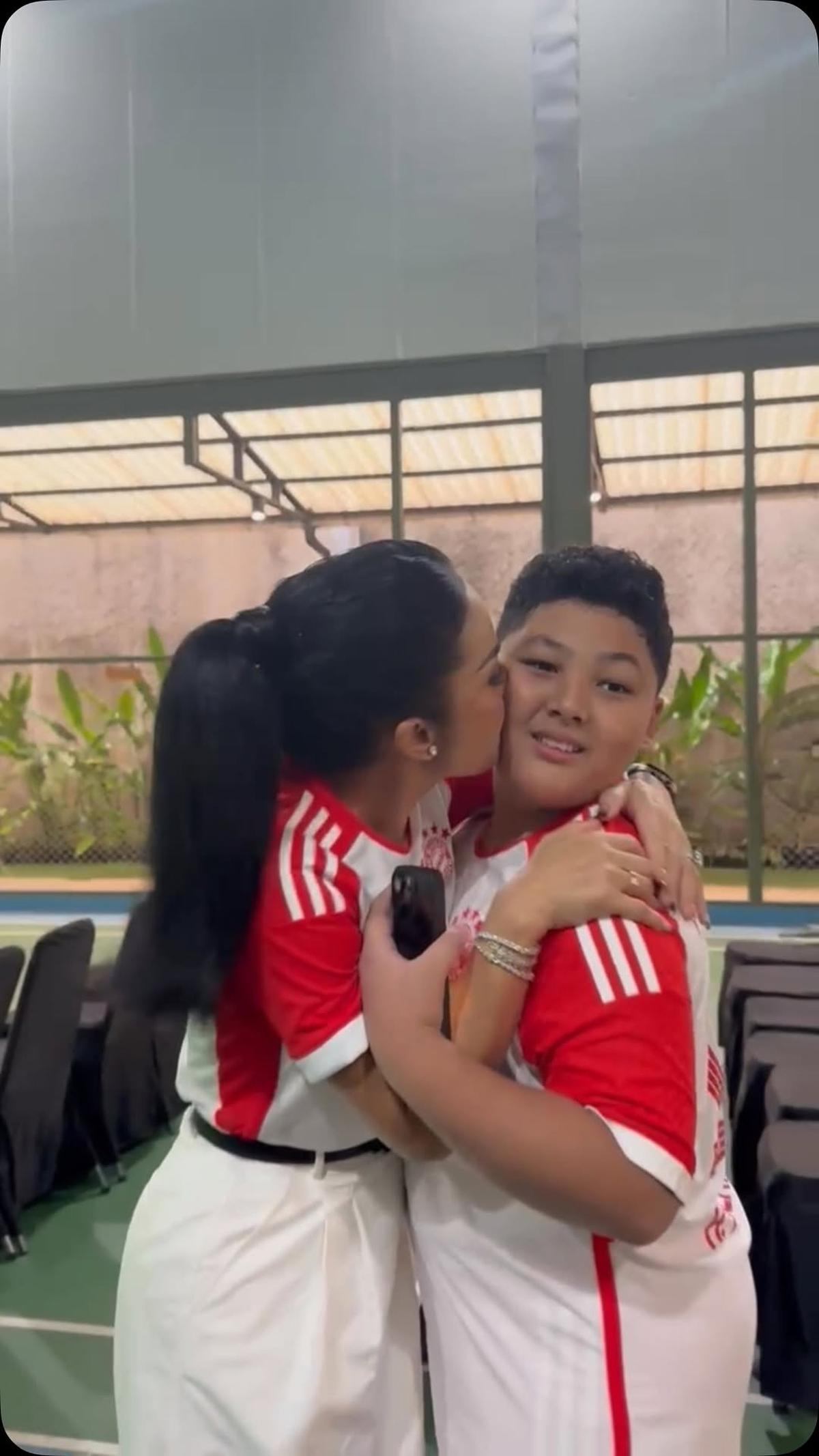 7 Potret Ultah Kellen Lemos Anak Kris Dayanti, Bertajuk Soccer Party - Tanding Bola di Tengah Hujan