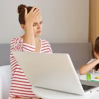 Di era digital saat ini hampir setiap anak tumbuh dengan akses mudah ke internet dan media sosial. (foto/dok: freepik/user18526052)