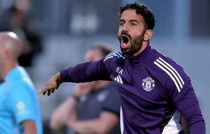 Pelatih&nbsp;Manchester United, Ruben Amorim, bereaksi di pinggir lapangan saat pertandingan putaran kedua Piala Liga Inggris melawan Grimsby Town, Kamis (28-8-2025) dini hari WIB, di Hill Blundell Park, Grimsby, Inggris. (Nigel French/PA via AP)