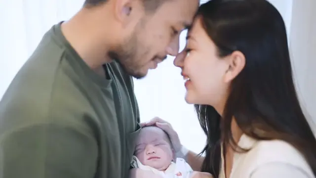 Momen kelahiran anak pertama Jessica Mila dan Yakup Hasibuan, Kyyara. [Foto: Instagram/jscmilla]