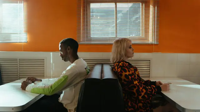 2. Jangan Takut Menghadapi Kesepian