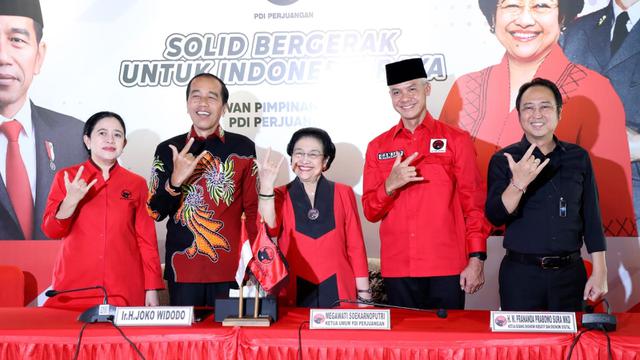 Momen Ketua Umum PDIP Megawati Soekarnoputri umumkan Ganjar Pranowo sebagai Bakal Calon Presiden di Pemilu 2024 di Istana Batu Tulis, Bogor. Turut Hadir Presiden Jokowi, Ketua DPP PDIP Puan Maharani dan Prananda Prabowo.