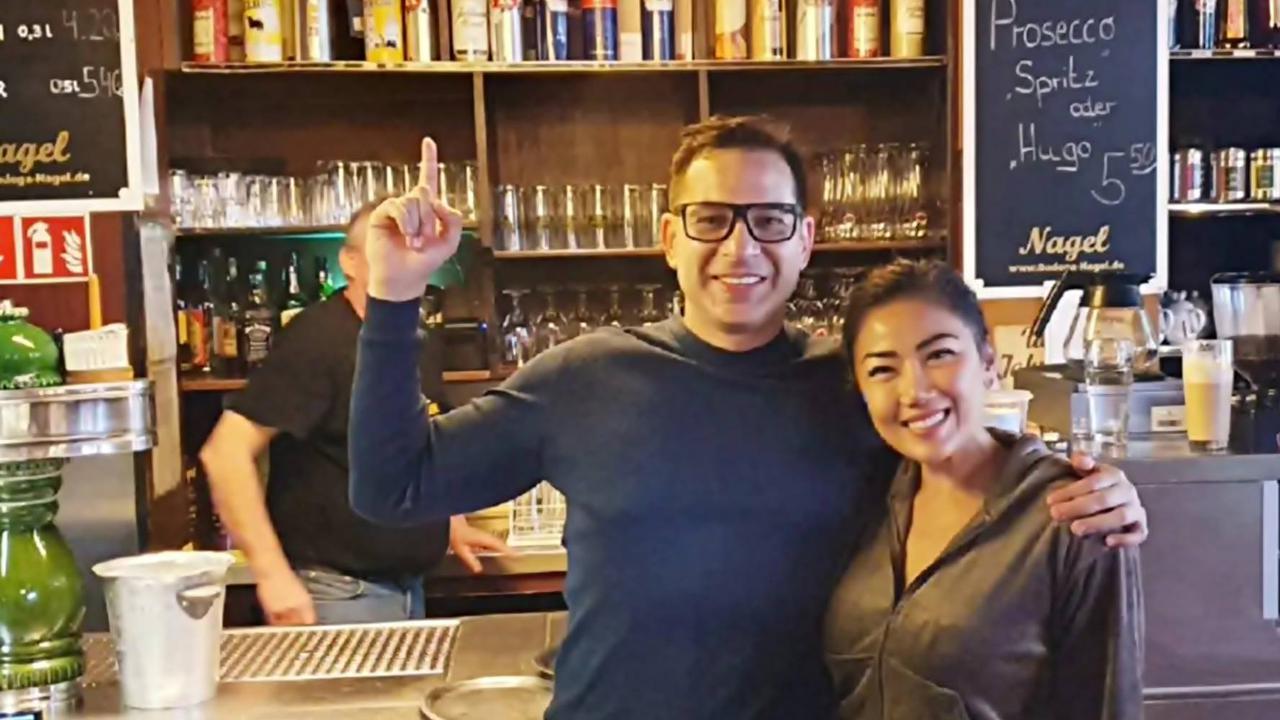 Momen Seru Ari Wibowo dan Inge Anugrah Liburan Ke Luar Negeri di 16 Tahun Pernikahan