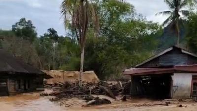 Tanggul Jebol, Puluhan Rumah Terendam Banjir di Tapanuli Tengah