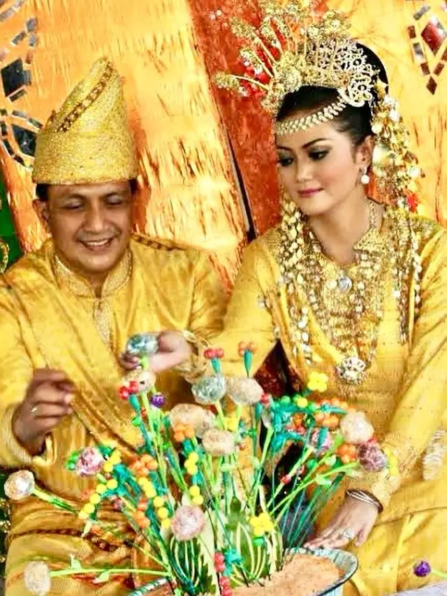 Bella Saphira Rayakan Anniversary ke-11