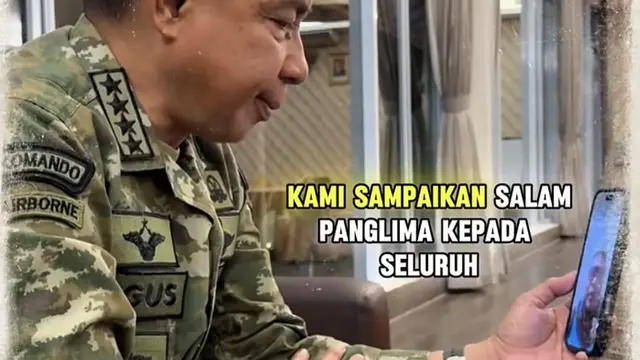 Panglima TNI Jenderal TNI Agus Subiyanto saat menyapa prajurit TNI di Lebanon.
