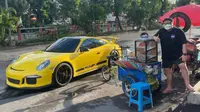 Crazy Rich Surabaya Steven Setiono Hobi Jajan Kaki Lima dan Suka Berbagi