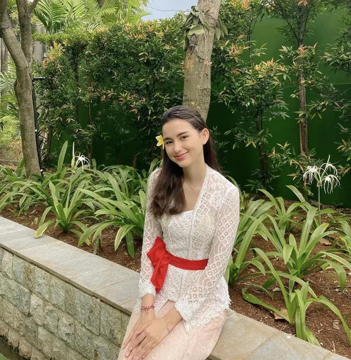 Gaya Kebaya Putih Ala Artis yang Menjadi Inspirasi Fashion, dari Mahalini hingga Sarah Menzel
