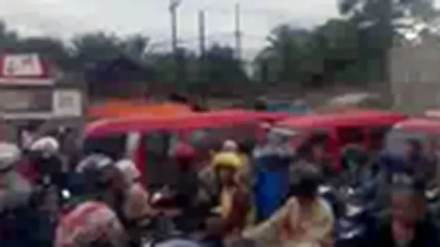 Kemacetan di Jalan Raya Tambak, Serang