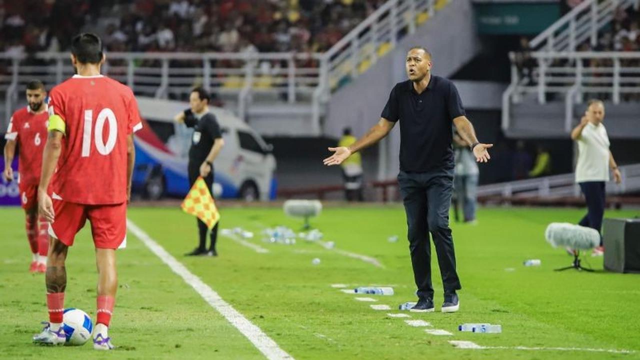 Kluivert Ungkap Taktik Bertahan Lebanon Jadi Kendala Utama Timnas Indonesia, Ini Kata Sang Pelatih!