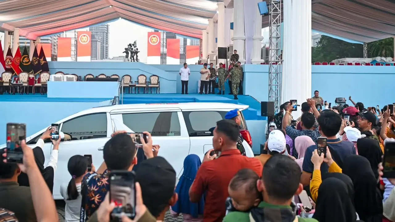 Presiden Prabowo Subianto mengecek langsung persiapan peringatan HUT ke-80 TNI di kawasan Monas, Jakarta Pusat, Jumat (3/10/2025).