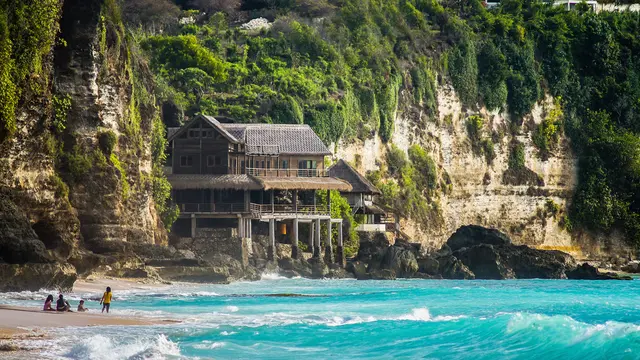 9. Pantai Dreamland