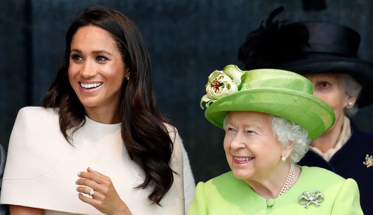 Ratu Elizabeth II menganggap bahwa Meghan Markle lebih mudah untuk didekati. (omniboo.com)