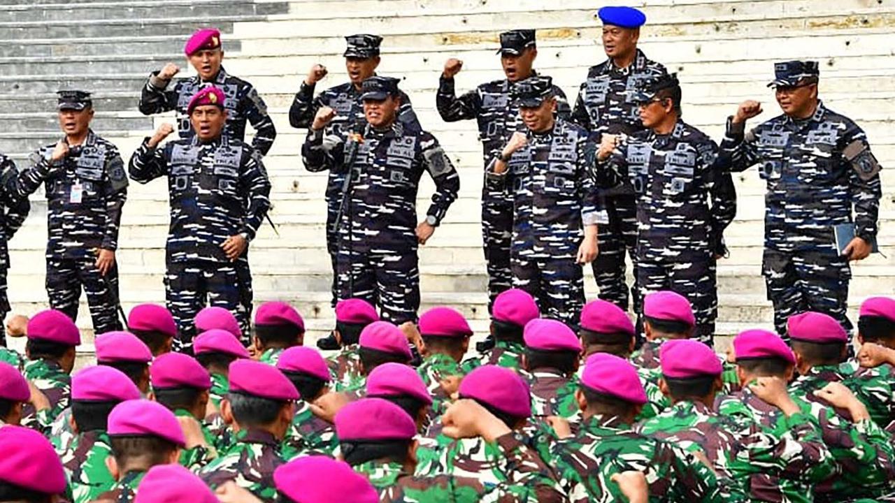 FOTO:  "Jangan Sakiti Rakyat," Pesan KASAL saat Tinjau Pasukan Pengamanan di Jakarta