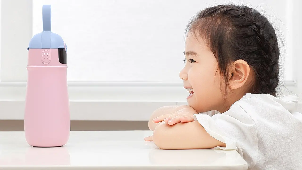 Smart Bottle, Cara Menyenangkan Mengingat Si Kecil Minum Air Putih