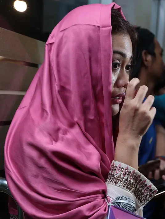 Selain itu, Nia menyampaikan bahwa saat ini keluarga telah pasrah mengenai kondisi Jupe. Meskipun berat, namun Nia dan keluarga telah menyerahkan semuanya kepada Allah SWT, lantaran tersadar bahwa Jupe juga millik Allah SWT. (Deki Prayoga/Bintang.com)