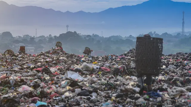 Cegah Pencemaran Mikroplastik, TPA Open Dumping di Jabodetabek Diminta Tutup Tumpukan Sampah