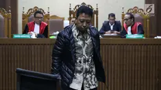 Terdakwa kasus suap jual-beli jabatan di lingkungan Kemenag, M Romahurmuziy saat menjalani sidang lanjutan di Pengadilan Tipikor, Jakarta, Rabu (18/9/2019). Sidang yang seharusnya beragendakan pembacaan eksepsi dibatalkan karena terdakwa mengaku sakit. (Liputan6.com/Helmi Fithriansyah)