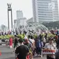 Sejumlah PKL terlihat selama car free day di MH Thamrin, Jakarta, Minggu (8/9/2019). Penutupan sebagian jalan akibat proyek revitalisasi trotoar membuat para PKL menggelar lapak hingga ke badan jalan sehingga menyebabkan aktivitas olahraga warga terhambat. (merdeka.com/Iqbal S. Nugroho)