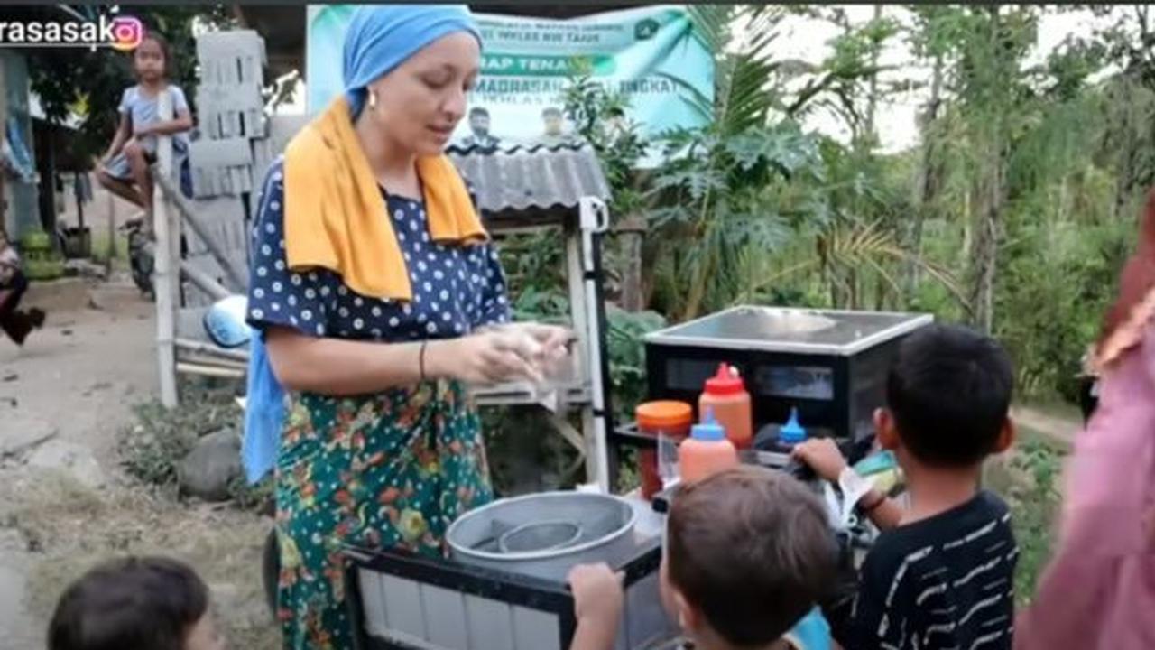 Aksi Jualan Cilok, Sebut Punya Job Baru