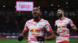 Christopher Nkunku menjadi gelandang paling berbahaya di Eropa saat ini. Pemain asal Prancis tersebut tercatat telah membuat 36 kontribusi gol dalam 34 laganya bersama RB Leipzig, dengan rincian 23 gol dan 13 assist. (AFP/Ronny Hartmann)