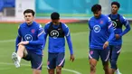 Harry Maguire sebelumnya mengalami cedera ligamen pada pergekangan kakinya ketika membela Manchester United menghadapi Aston Villa pada bulan lalu. Namun dirinya bisa menjawab kekhawatiran publik setelah ia tampil dalam sesi latihan bersama. (Foto: AFP/Justin Tallis)